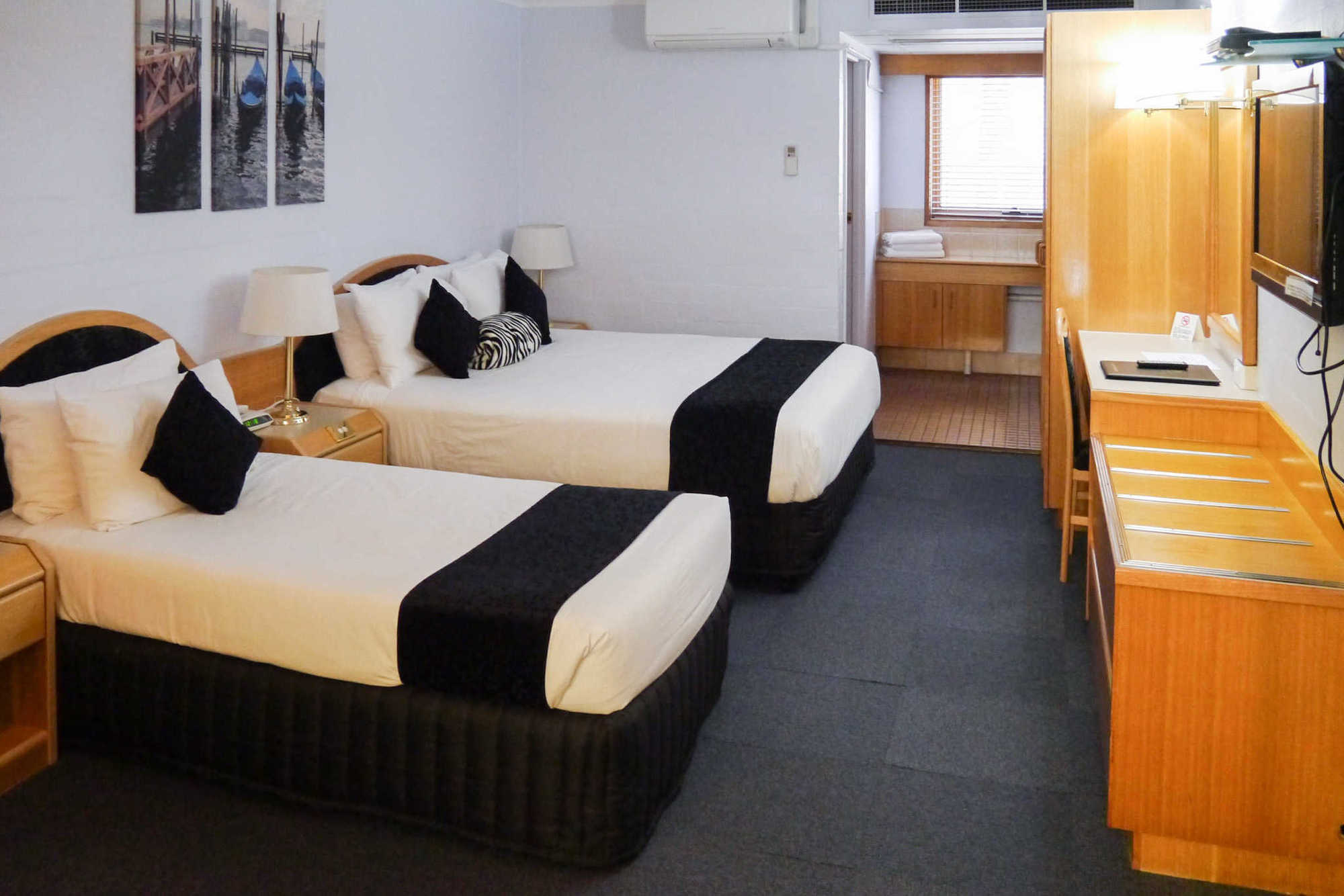 Capital Airport Motel Queanbeyan Room photo